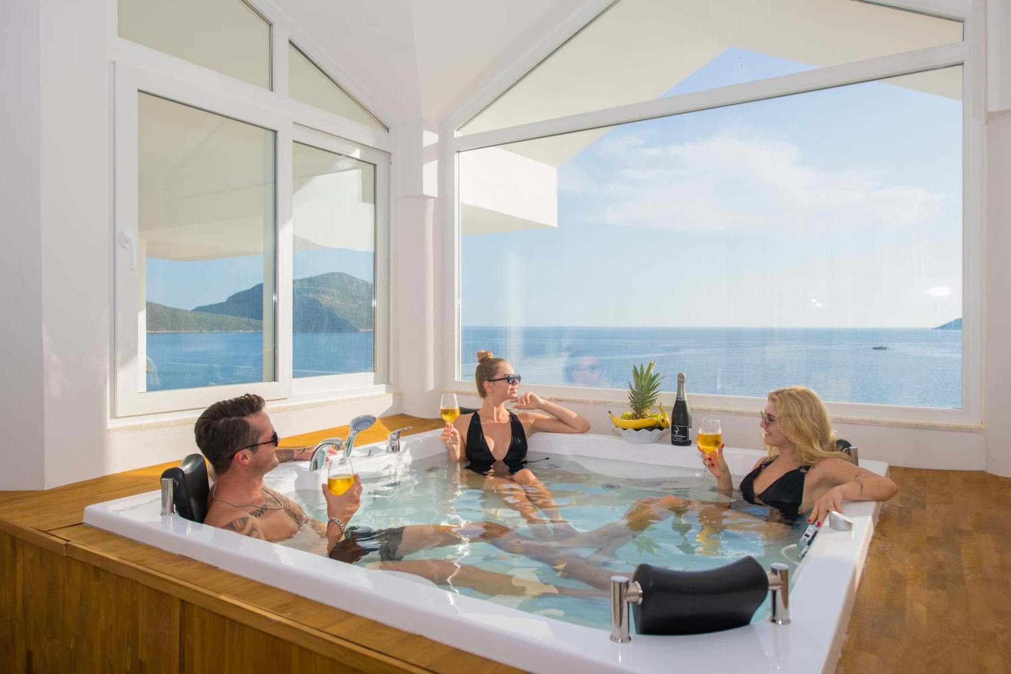 Beachfront Sari Villa With Private Swimming Pool 卡尔坎 外观 照片
