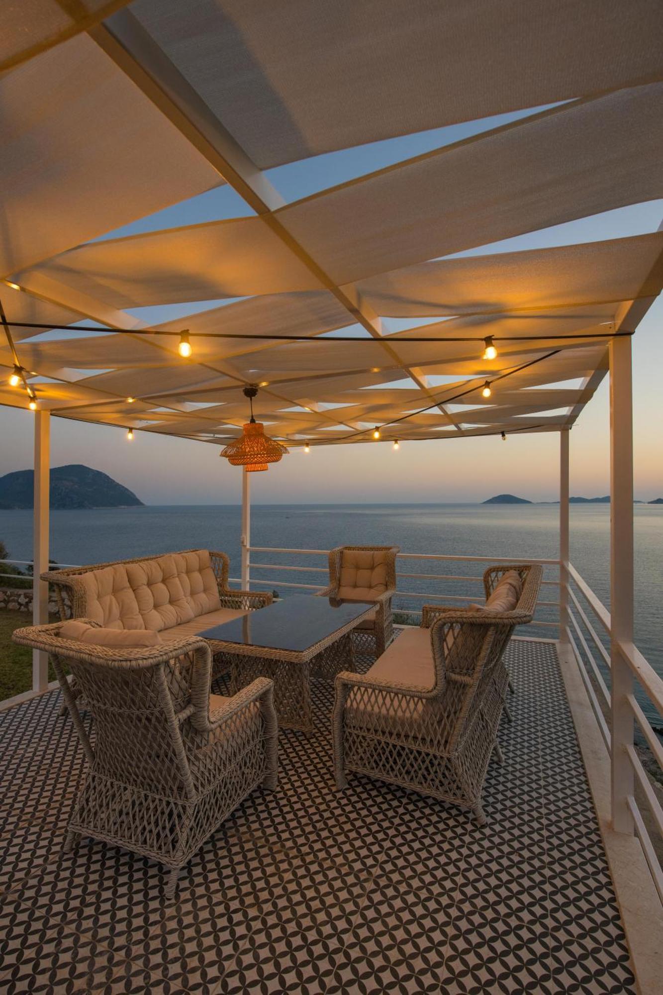Beachfront Sari Villa With Private Swimming Pool 卡尔坎 外观 照片