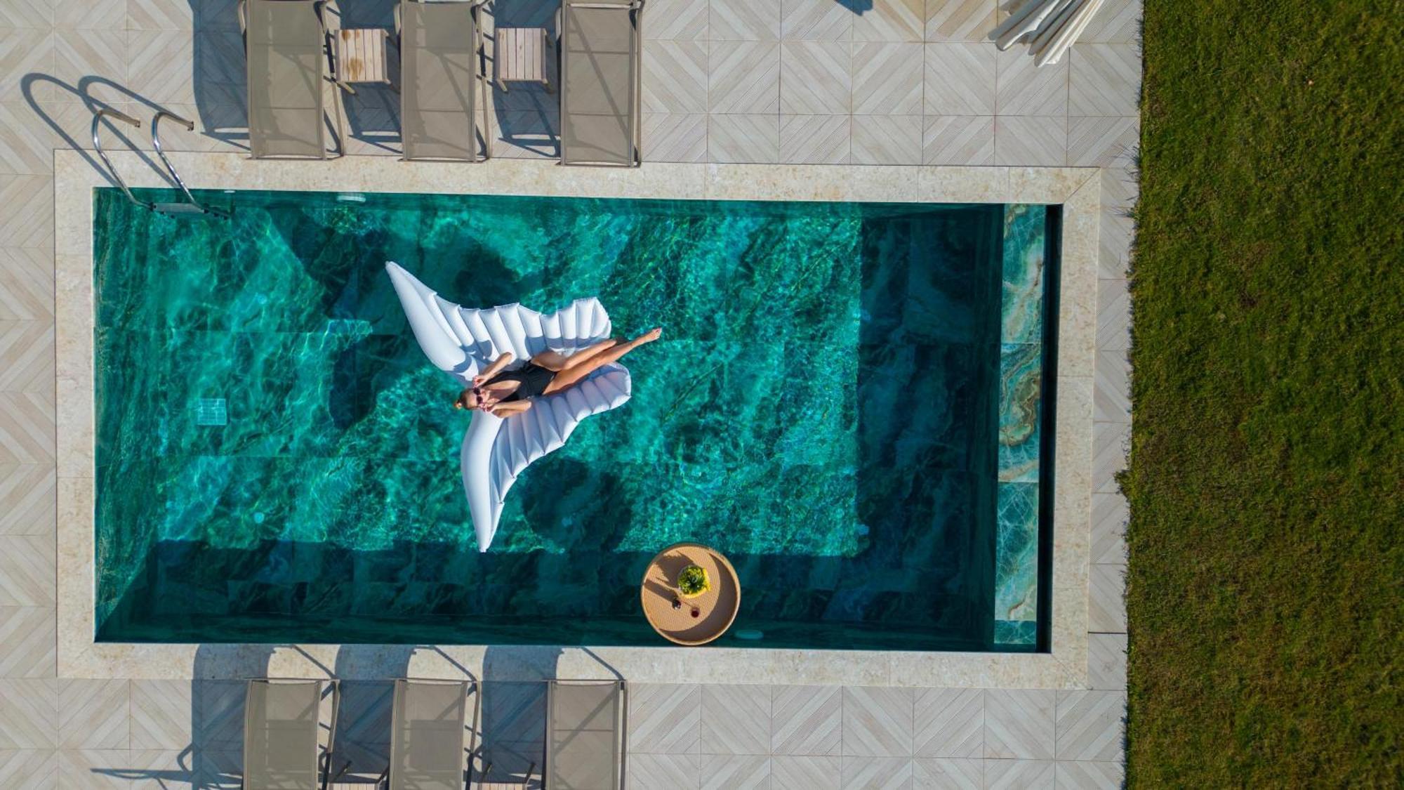 Beachfront Sari Villa With Private Swimming Pool 卡尔坎 外观 照片