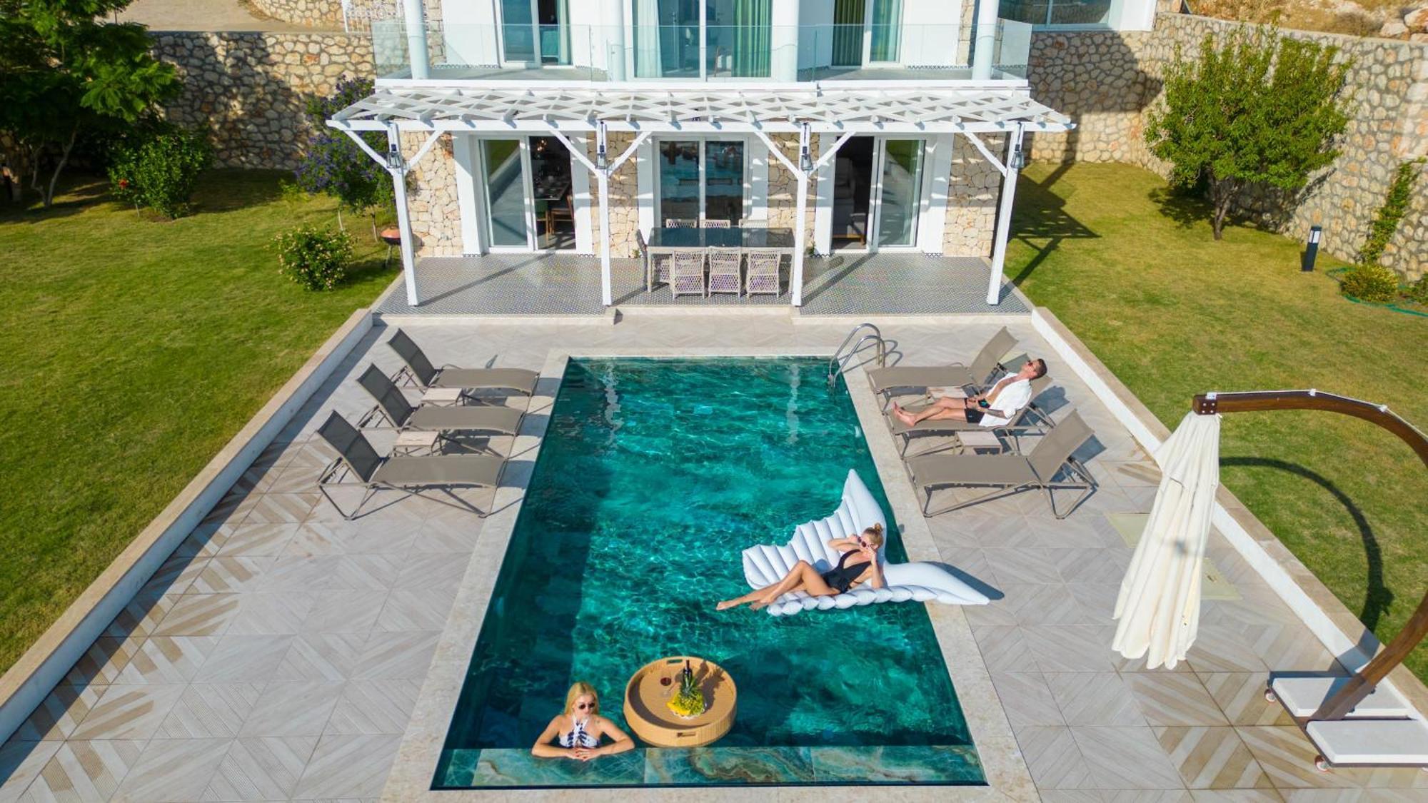 Beachfront Sari Villa With Private Swimming Pool 卡尔坎 外观 照片